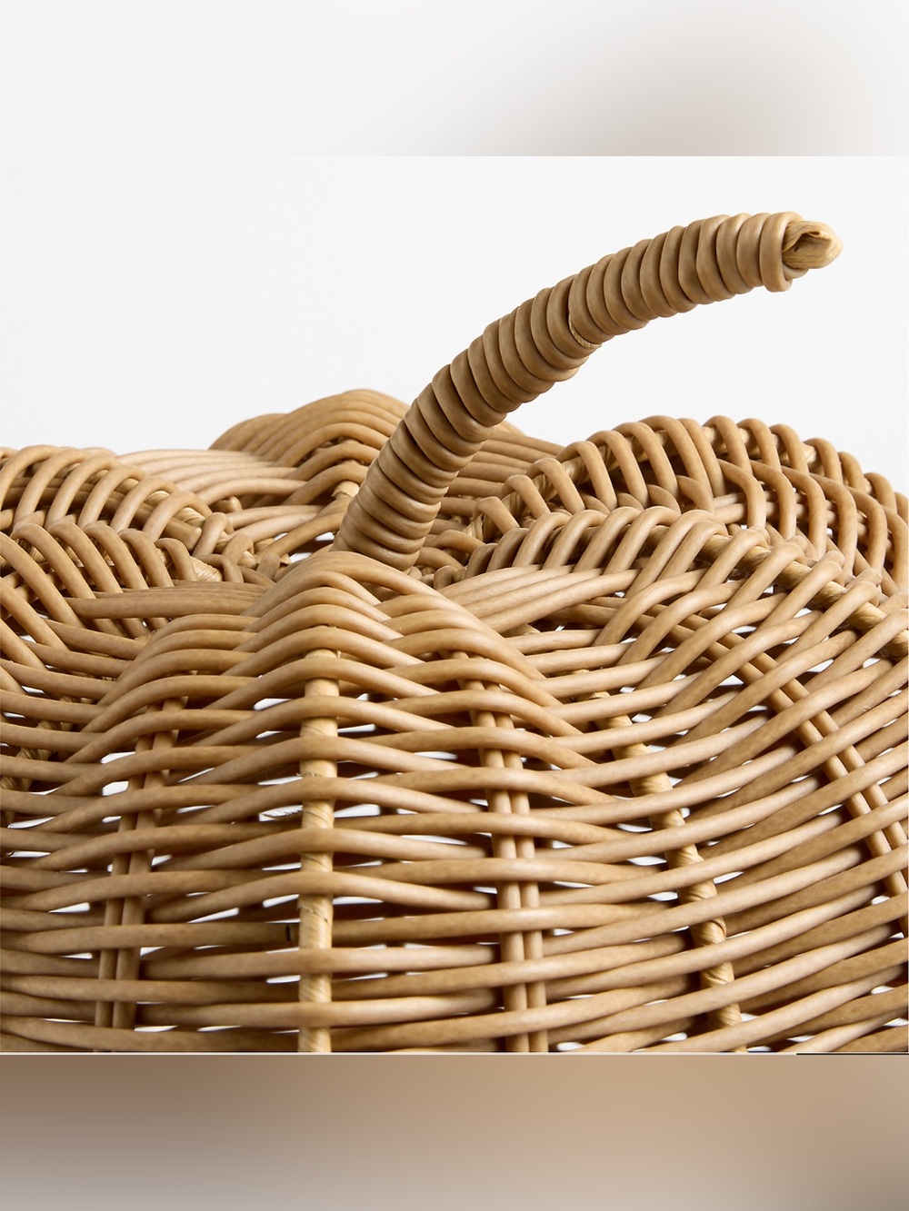 Brand New Crate & Barrel Indoor/Outdoor Large Handwoven Rattan Pumpkin, NWT - Picture 2 of 4
